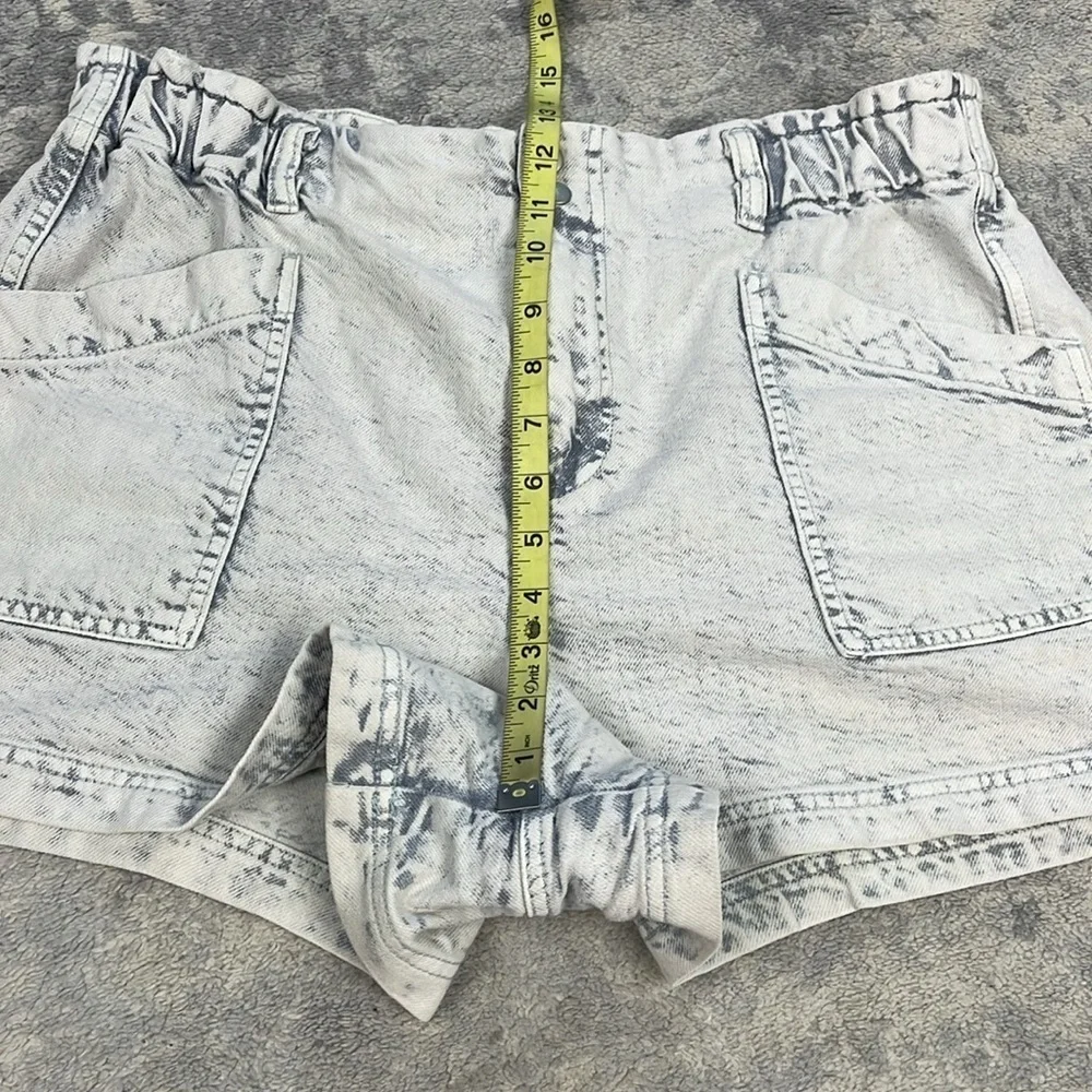 By Anthropologie Acid Wash Whitewash Denim Stretch Waist Paperbag Shorts Sz 8